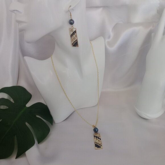 Gold Polynesian Motif Jewelry Set - Picture 2 of 4